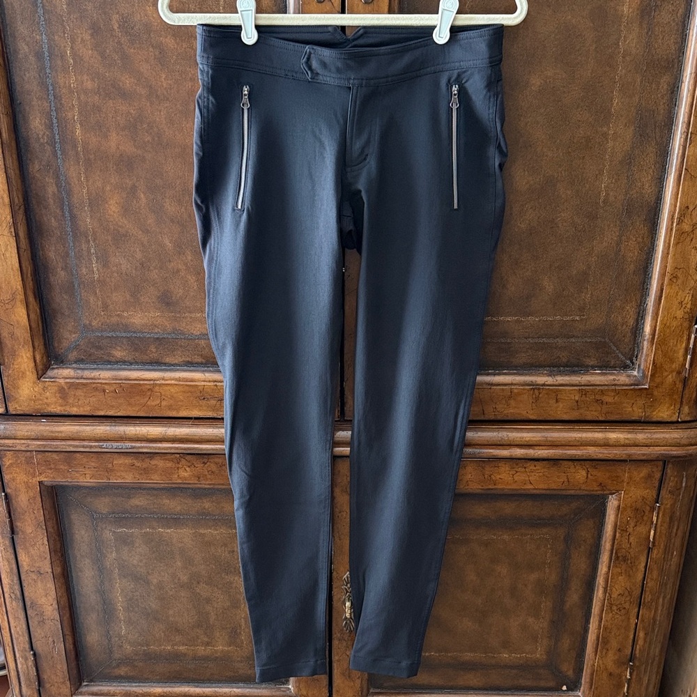 Lululemon Black Pant with Zipper Pockets - Picture 10 of 11